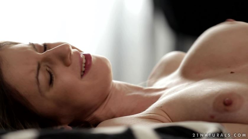 Cover 4 Footsteps to Heaven, Scene #01 - Full HD/MP4