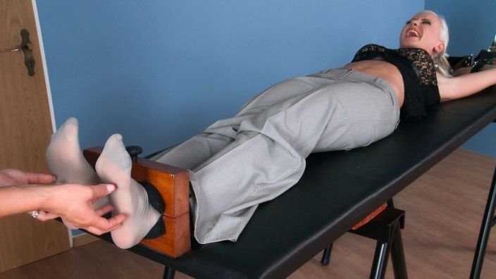 Cover Jasmina foot tickled in nylon - HD/WMV