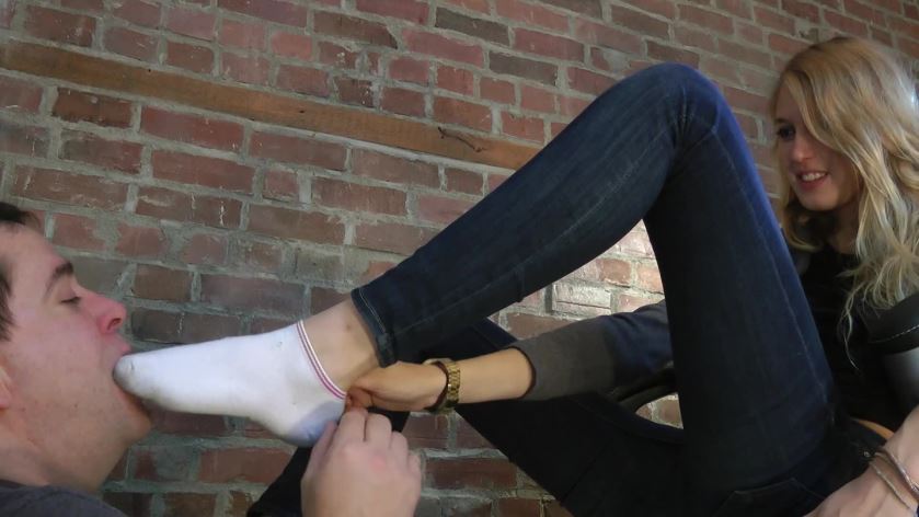 Cover 3 Presley's Sweaty Feet Challenge - (Full HD 1080p Version) - Full HD/MP4