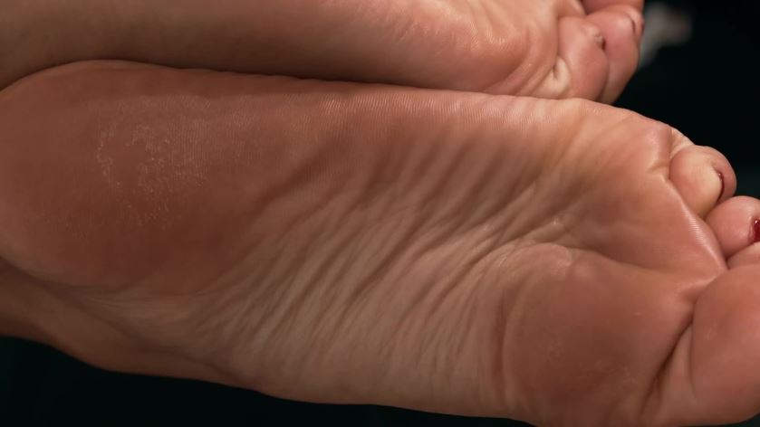 Cover 3 Akiko - Mature Japanese Feet Get Oiled in her Return - Full HD/MP4