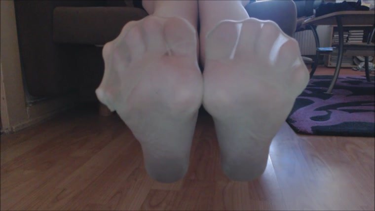 Cover 2 Cash Lady Vivian - Sexy nylon Feet! - HD/MP4