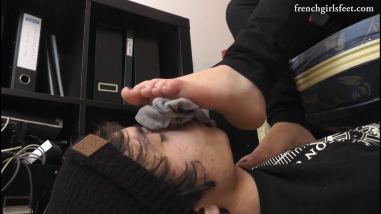 Cover FRENCH GIRLS - Under Suzi's Stinky Feet - Full HD/MP4