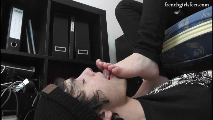 Cover 3 FRENCH GIRLS - Under Suzi's Stinky Feet - Full HD/MP4