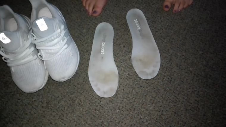 Cover Her sockless feet - training in Adidas Ultra boost - Full HD/MP4