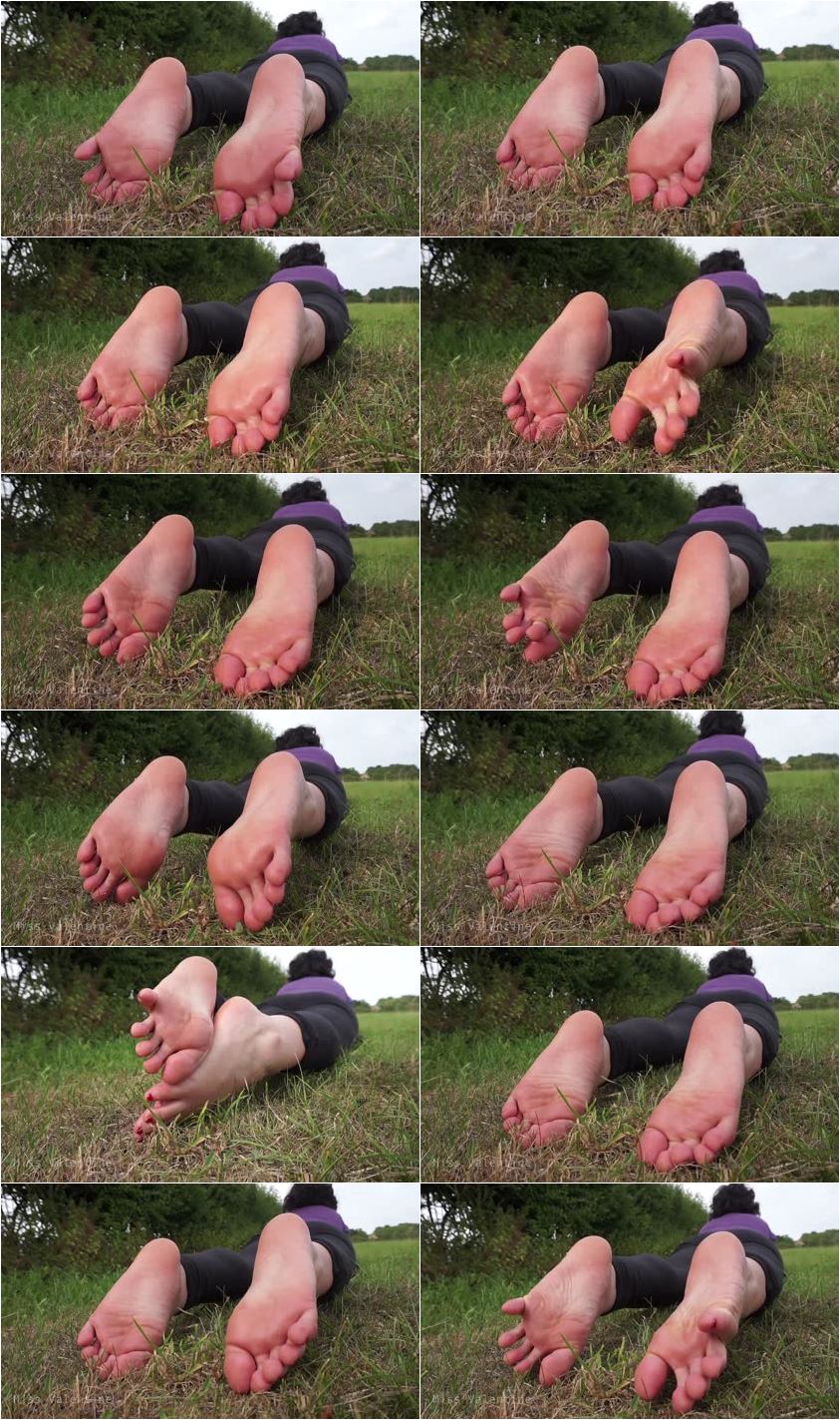 Screenlist Miss Valentine - Staring longingly at my feet - Full HD/MP4