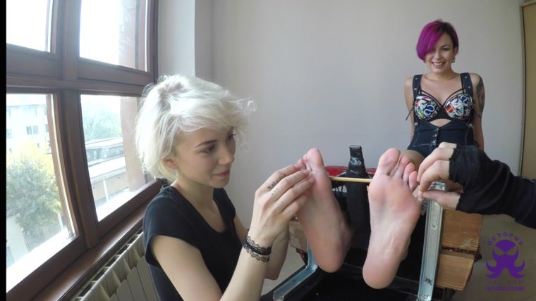 Suicide Girl Dirty Toes
