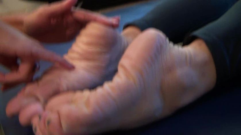 Cover 3 Sweet Southern Feet - Francesca Forces Lazy Roommate To Suck Her Feet - HD/WMV