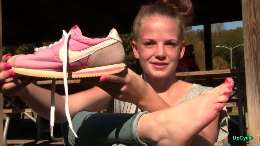 Cover 4 Upcycle - Nikki's pink Nike Cortez - Full HD/MP4