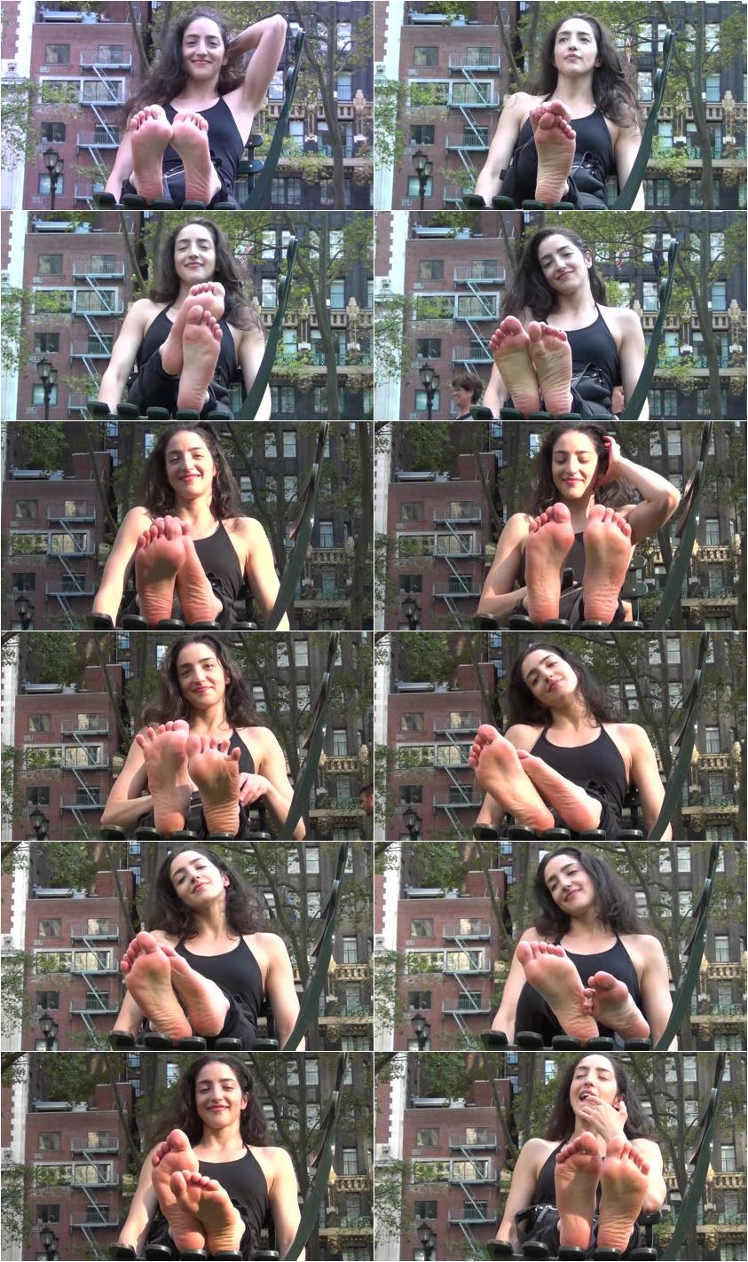 Screenlist Ariel's public squirmy sole tease! - Full HD/MP4