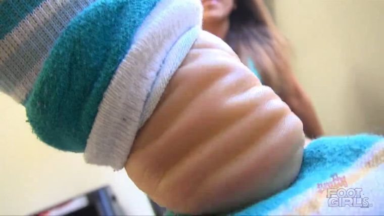 Cover Bratty Foot Girls - Katelyn Brooks Stinky Gym Foot Slave (POV) - HD/WMV