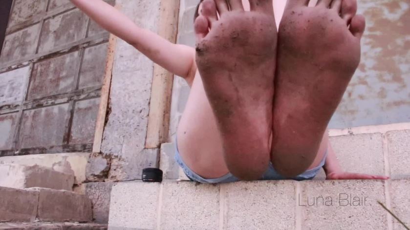 Goddess Luna Blair Outside Dirty Soles Joi HDMP4