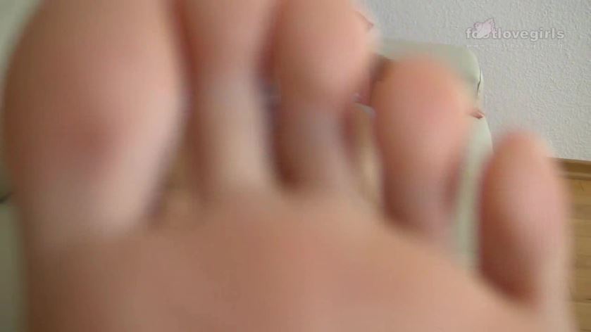 Cover 3 clip110 Marinka clip2 (worship my feet) - HD/WMV