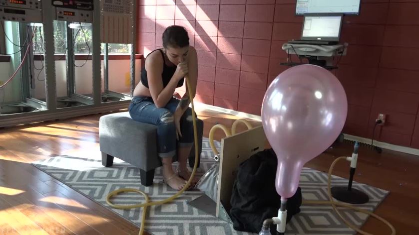 Cover 4 Aries Compares Lung Versus Leg Power to Blow Up Balloons (MP4 - 720p) - HD/MP4