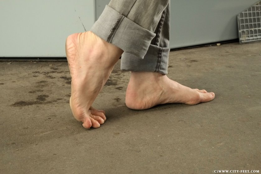 Cover 4 A barefoot brunette. Part 3 - Full HD/MP4