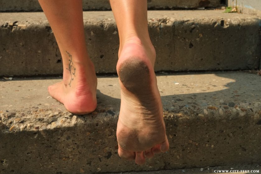 Cover 4 A joyful barefoot beauty. Part 1 - Full HD/MP4