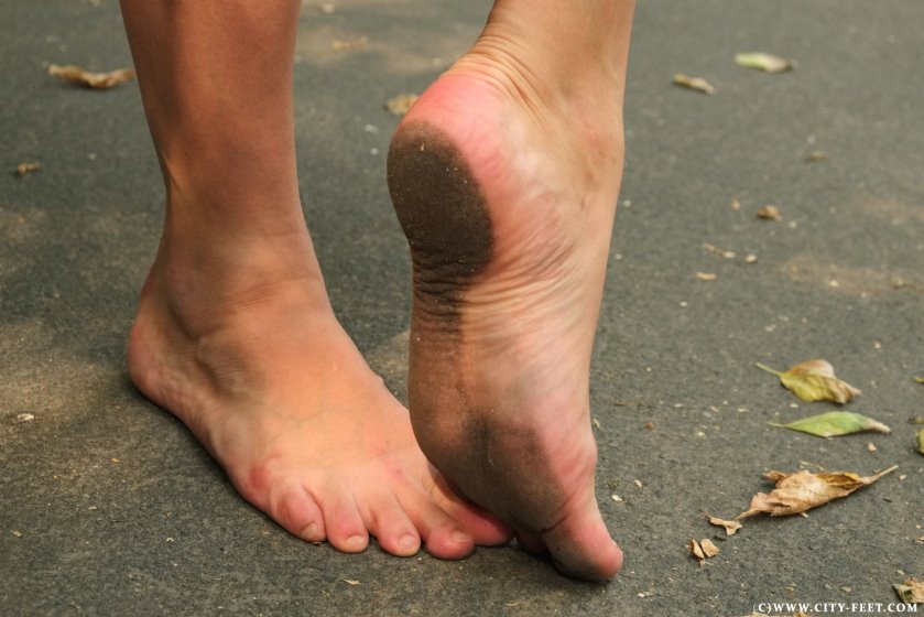 Cover A joyful barefoot beauty. Part 1 - Full HD/MP4