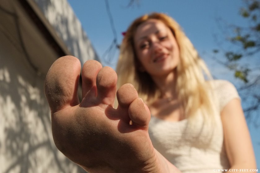 Cover 4 A barefoot girl in a white dress. Part 2 - Full HD/MP4