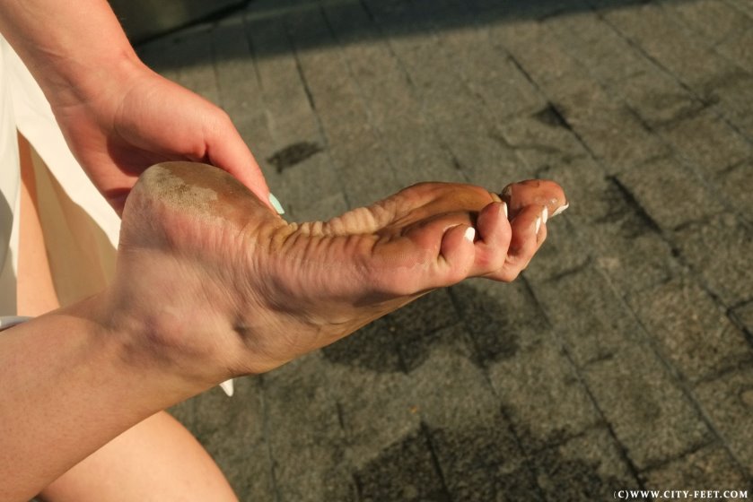 Cover 3 A coquettish barefoot beauty. Part 3 - Full HD/MP4