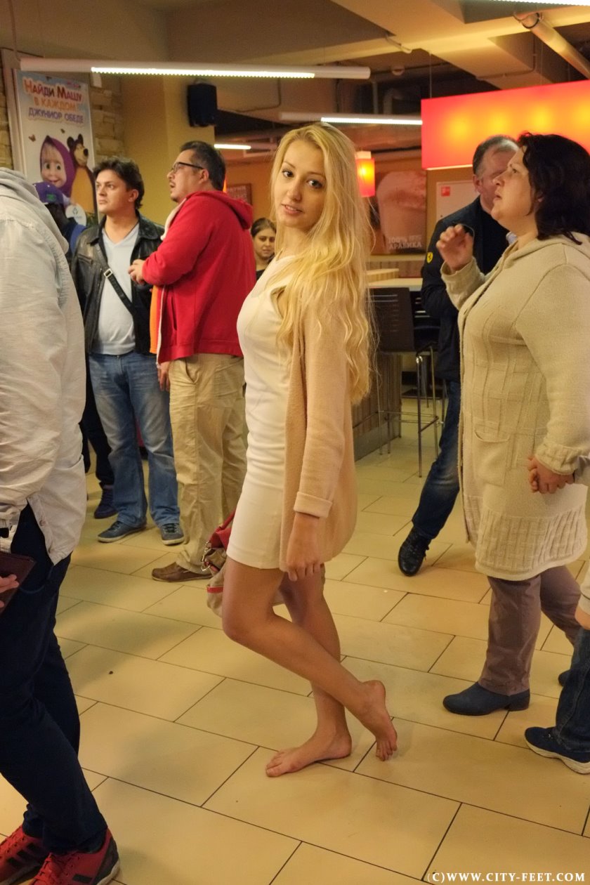 Cover 4 A barefoot blonde in a white dress. Part 2 - Full HD/MP4