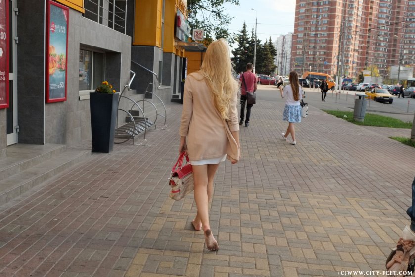 Cover A barefoot blonde in a white dress. Part 2 - Full HD/MP4