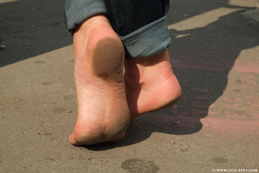 Cover 4 A barefoot stroll along the streets. Part 2 - Full HD/MP4