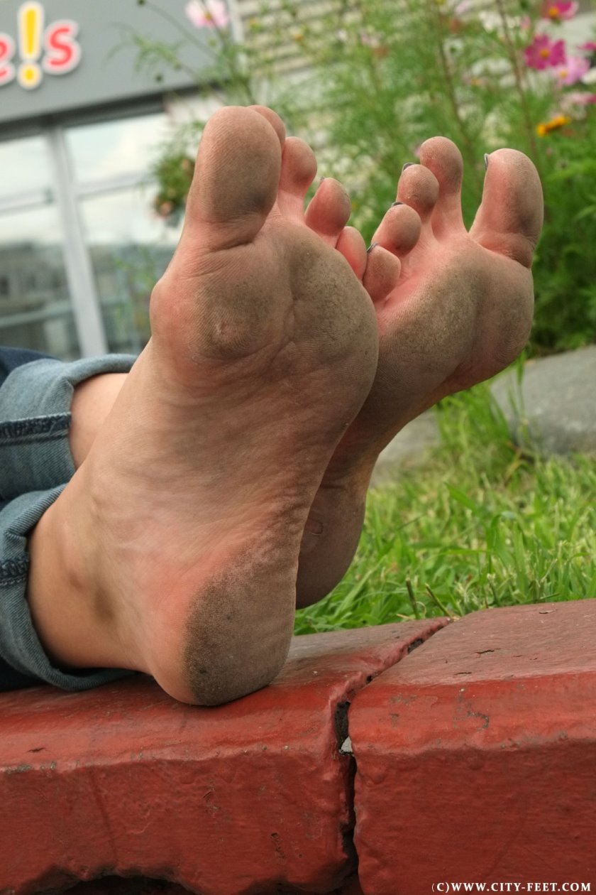Cover 4 A barefoot stroll along the streets. Part 3 - Full HD/MP4