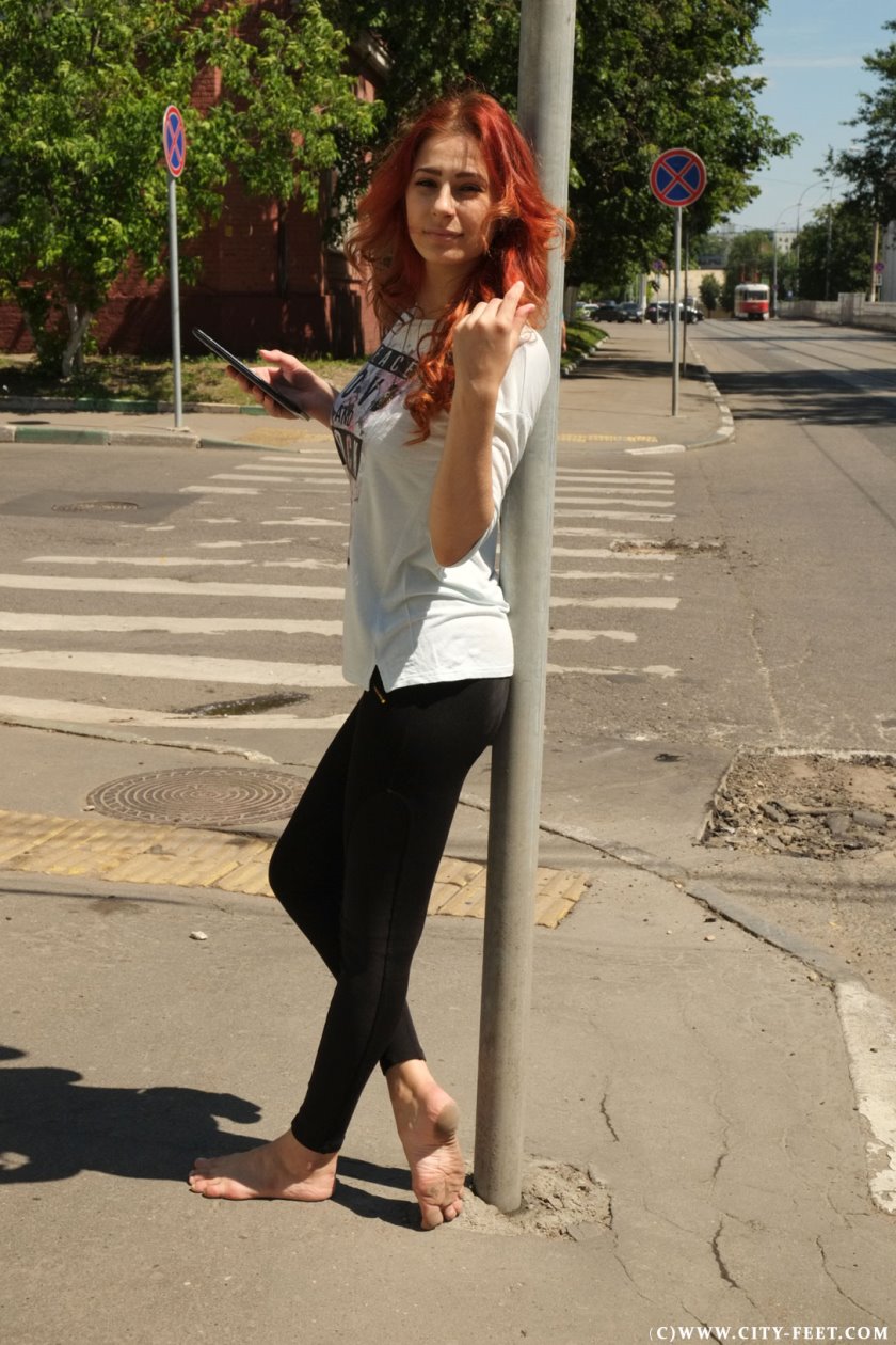 Cover 4 A redhead girl walks barefoot. Part 1 - Full HD/MP4