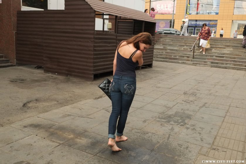 Cover 3 A barefoot stroll along the streets. Part 4 - Full HD/MP4