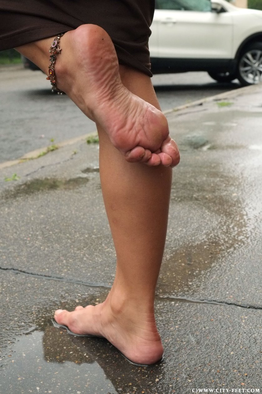 Cover 3 Barefoot in the wet street. Part 1 - Full HD/MP4