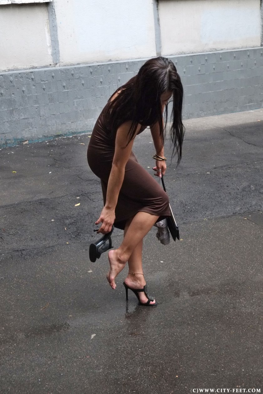 Cover Barefoot in the wet street. Part 1 - Full HD/MP4