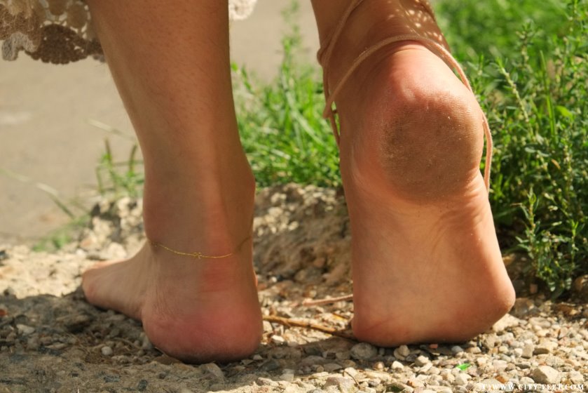 Cover 3 Torn sandals. Part 1 - Full HD/MP4