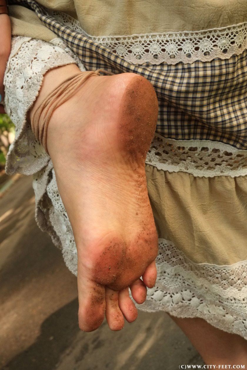 Cover 4 Torn sandals. Part 1 - Full HD/MP4