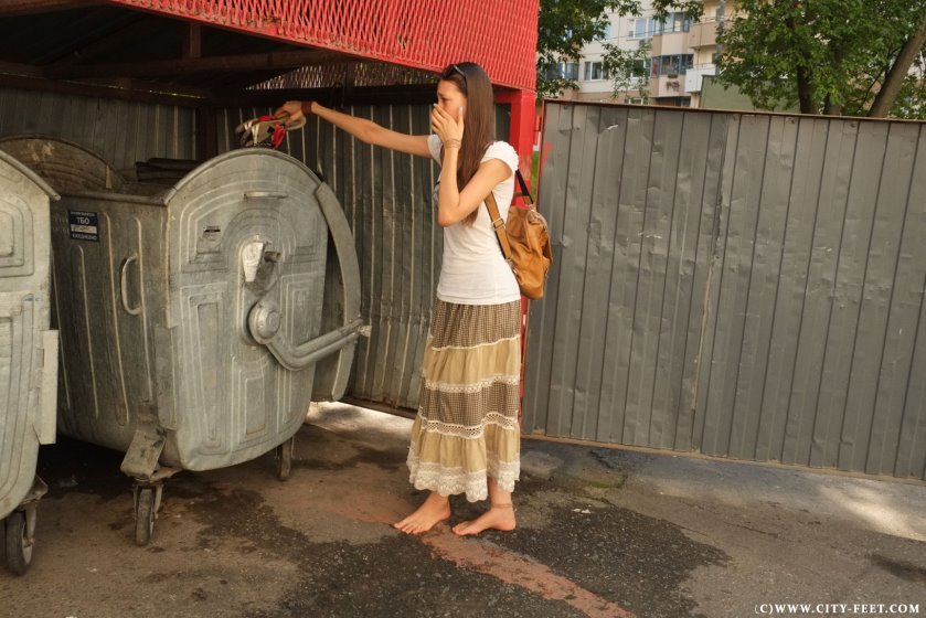 Cover Torn sandals. Part 1 - Full HD/MP4