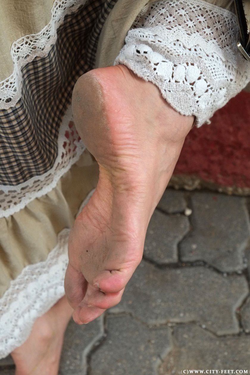 Cover Torn sandals. Part 4 - Full HD/MP4