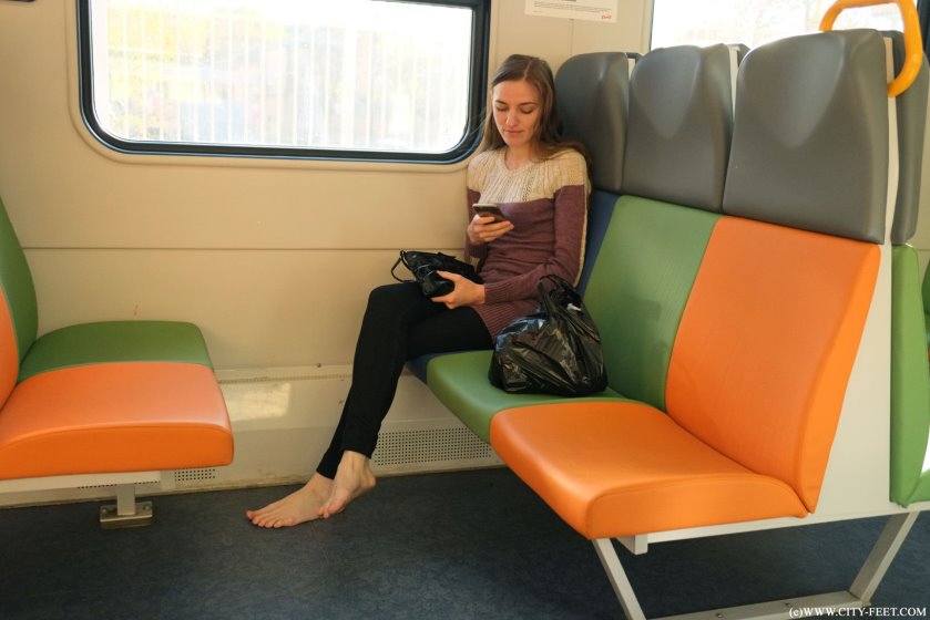 Cover 4 Autumn barefoot stroll. Part 3 - Full HD/MP4