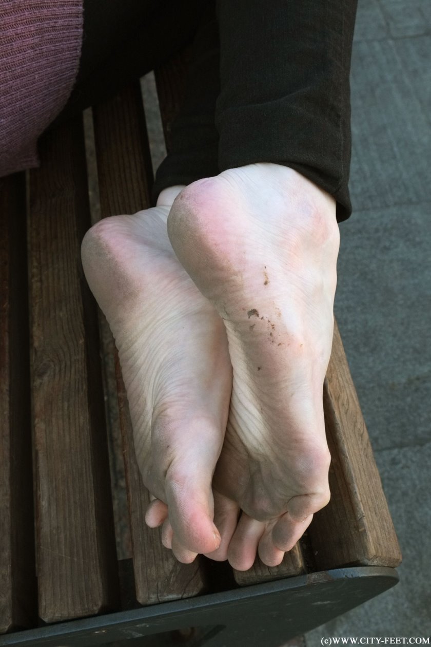 Cover 4 Autumn barefoot stroll. Part 4 - Full HD/MP4