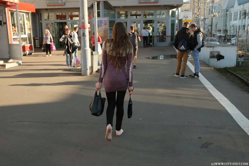 Cover Autumn barefoot stroll. Part 4 - Full HD/MP4