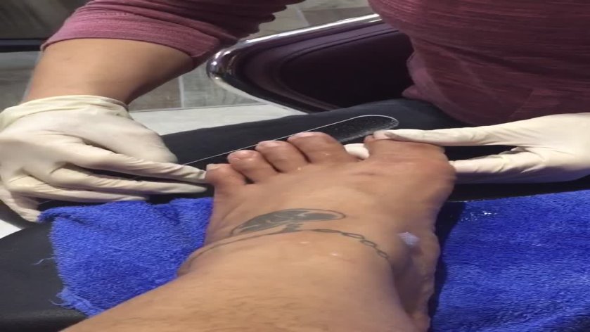 Cover LaylaRed1 - A tickling pedicure - HD/MOV