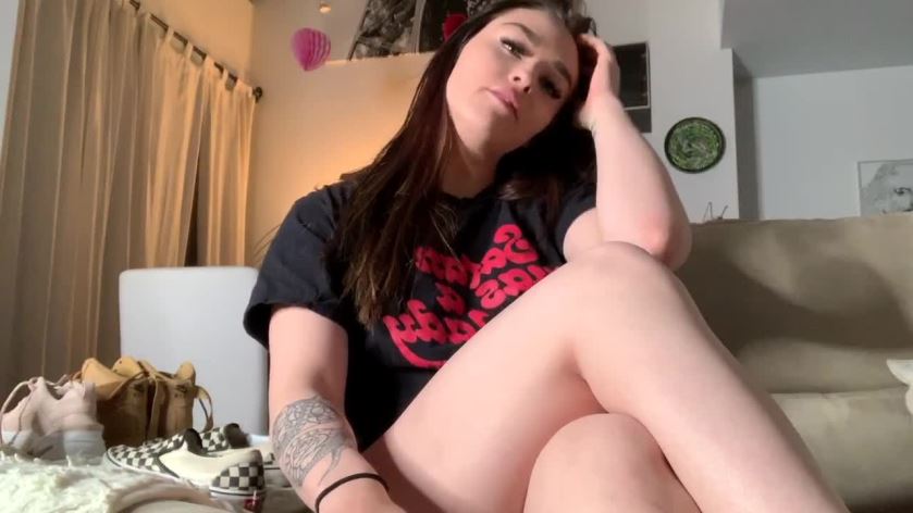 Cover 4 Goddess Angel - Buy me more sneakers! - HD/MP4