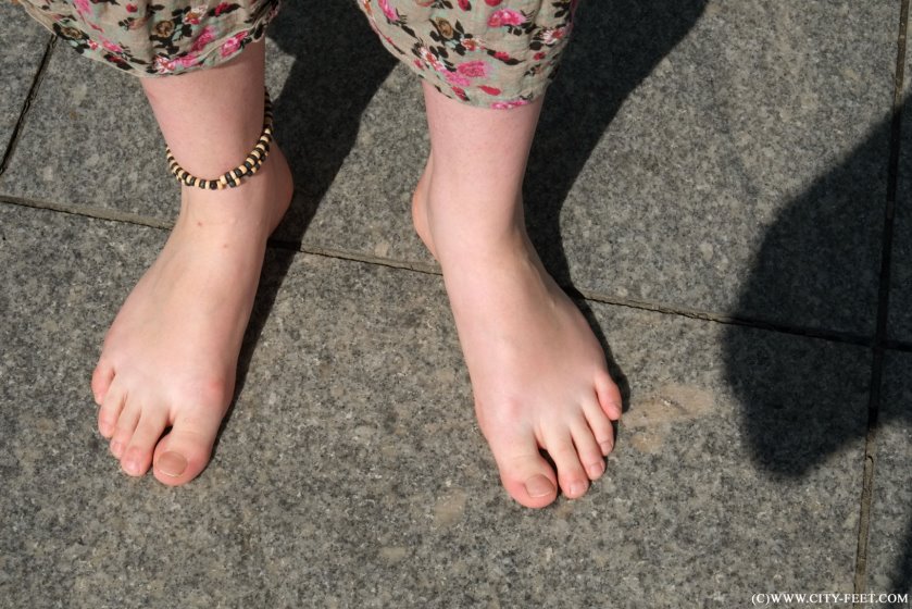 Cover 3 A shy girl in a long dress. Part 1. - Full HD/MP4