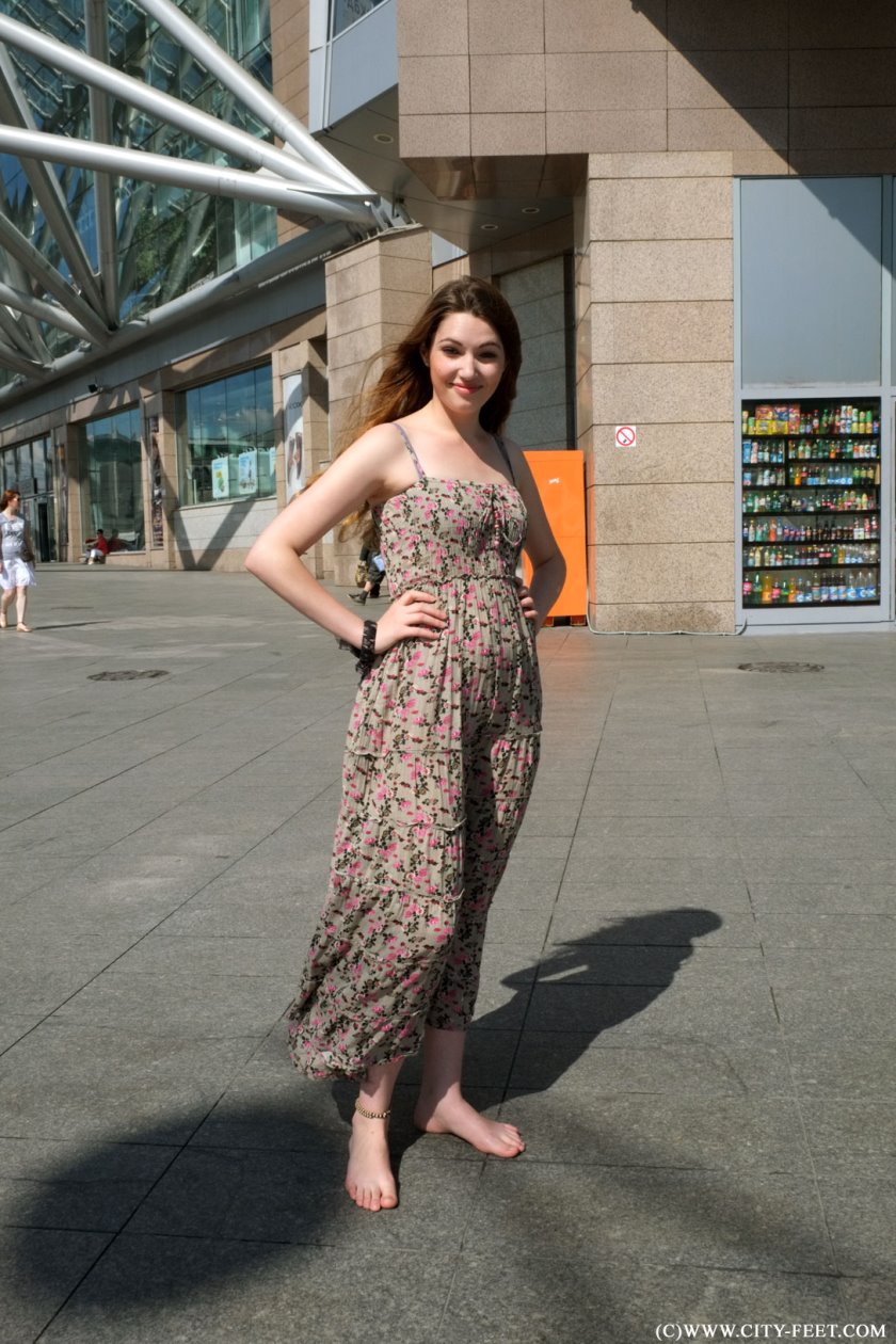 Cover A shy girl in a long dress. Part 1. - Full HD/MP4