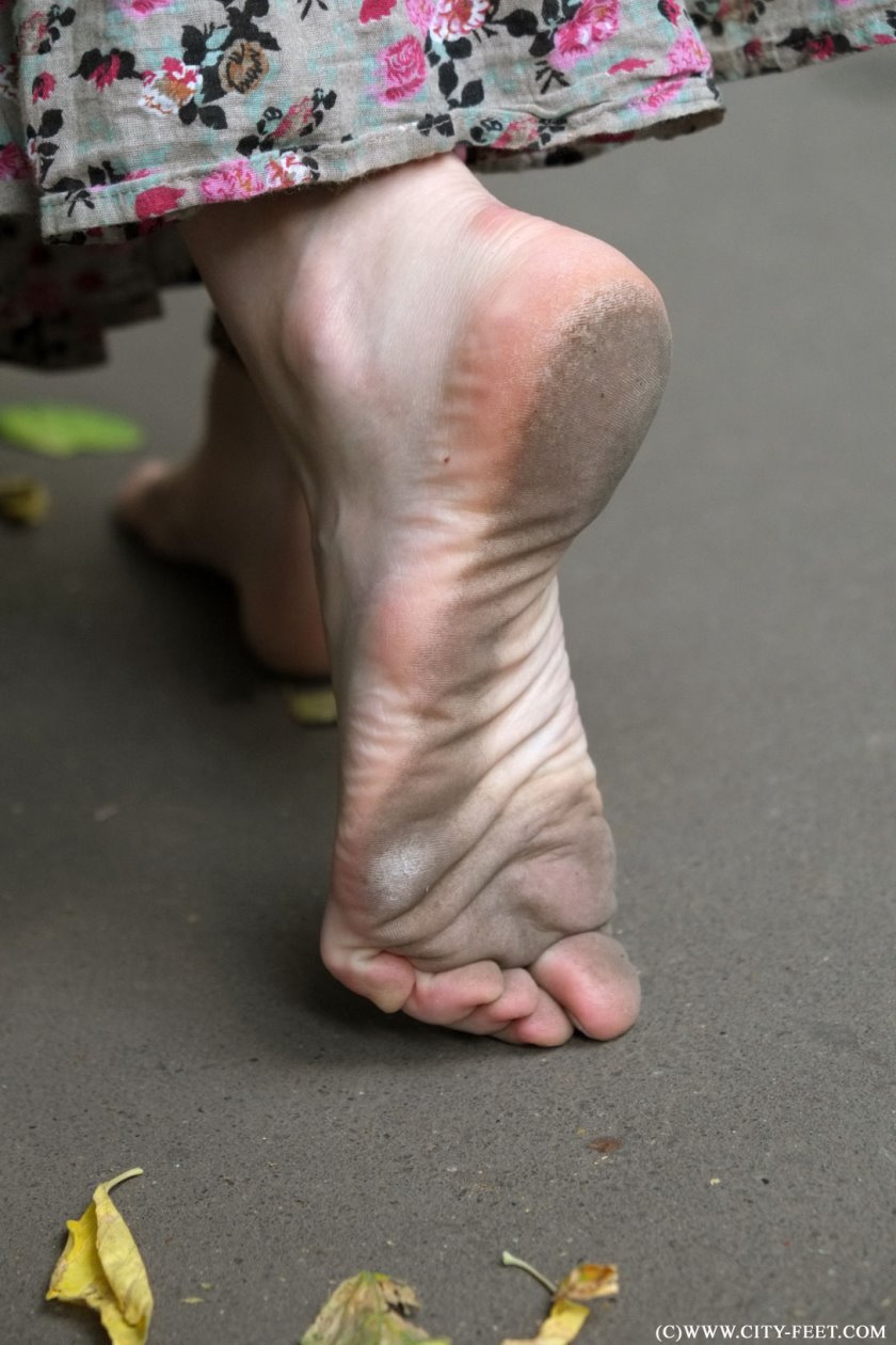 Cover 3 A shy girl in a long dress. Part 2. - Full HD/MP4