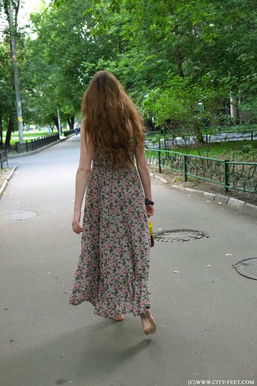 Cover 4 A shy girl in a long dress. Part 2. - Full HD/MP4