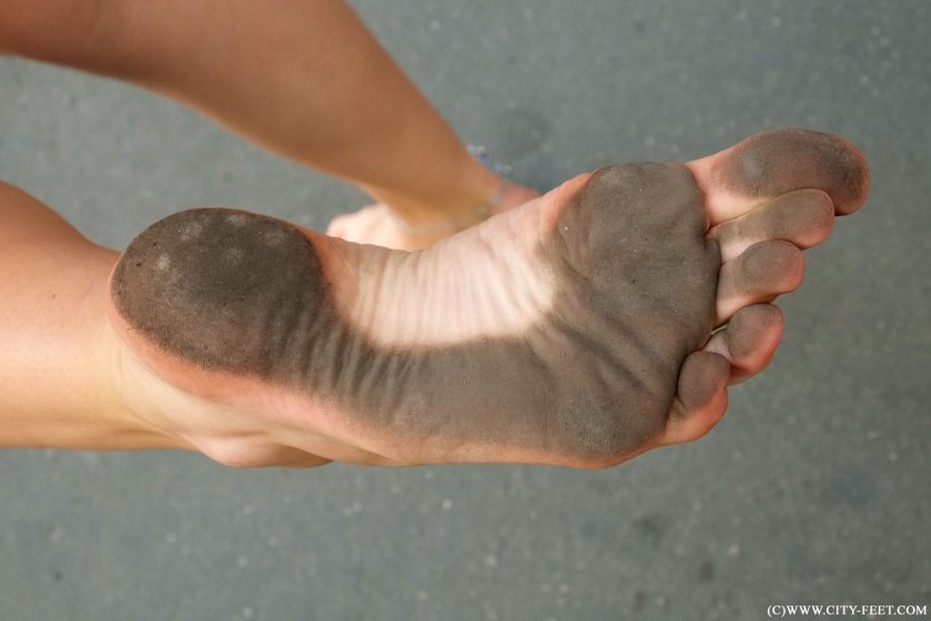 Cover 3 A barefoot blonde girl. Part 1. - Full HD/MP4