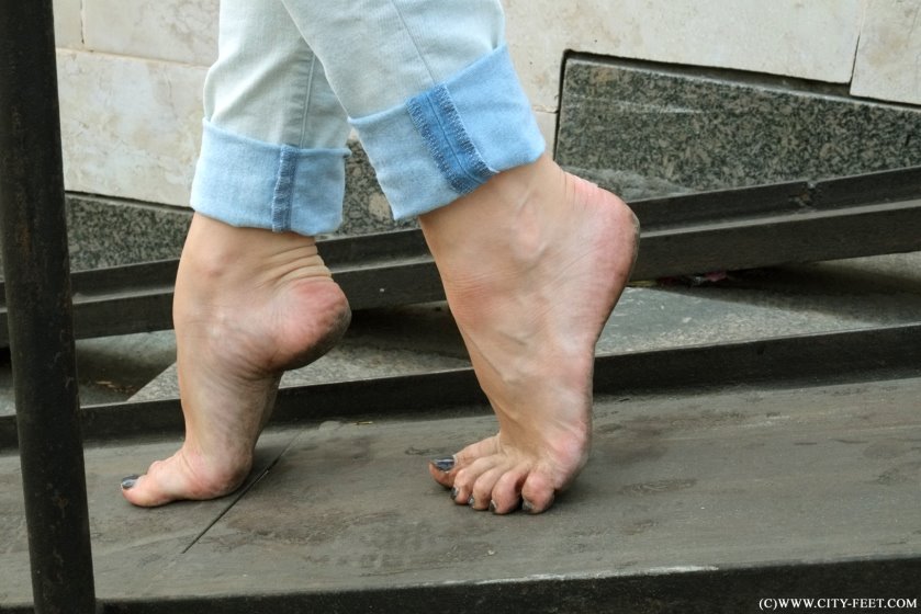 Cover Barefoot girl-next-door. Part 3. - Full HD/MP4