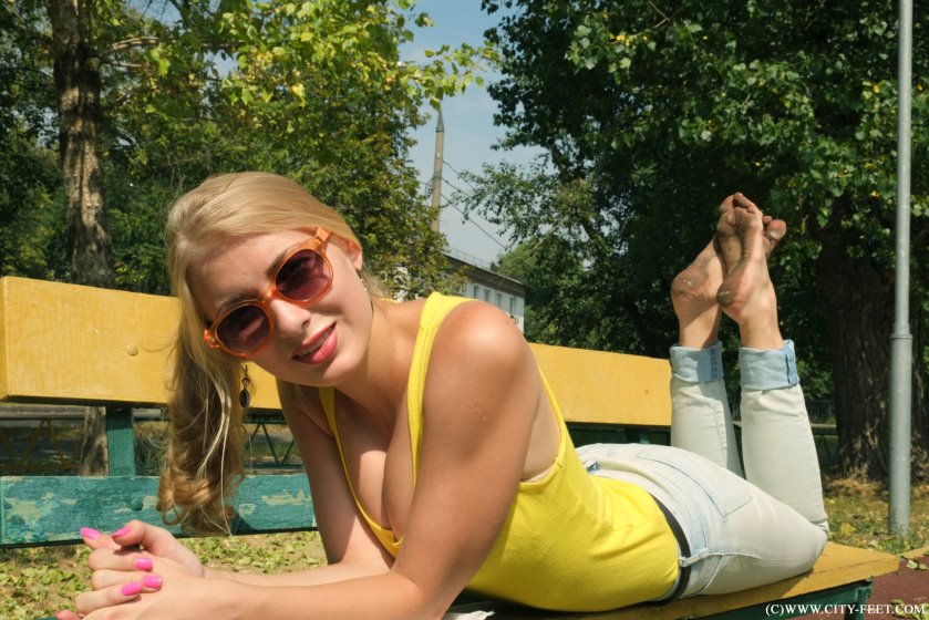 Cover 4 Barefoot girl-next-door. Part 4. - Full HD/MP4