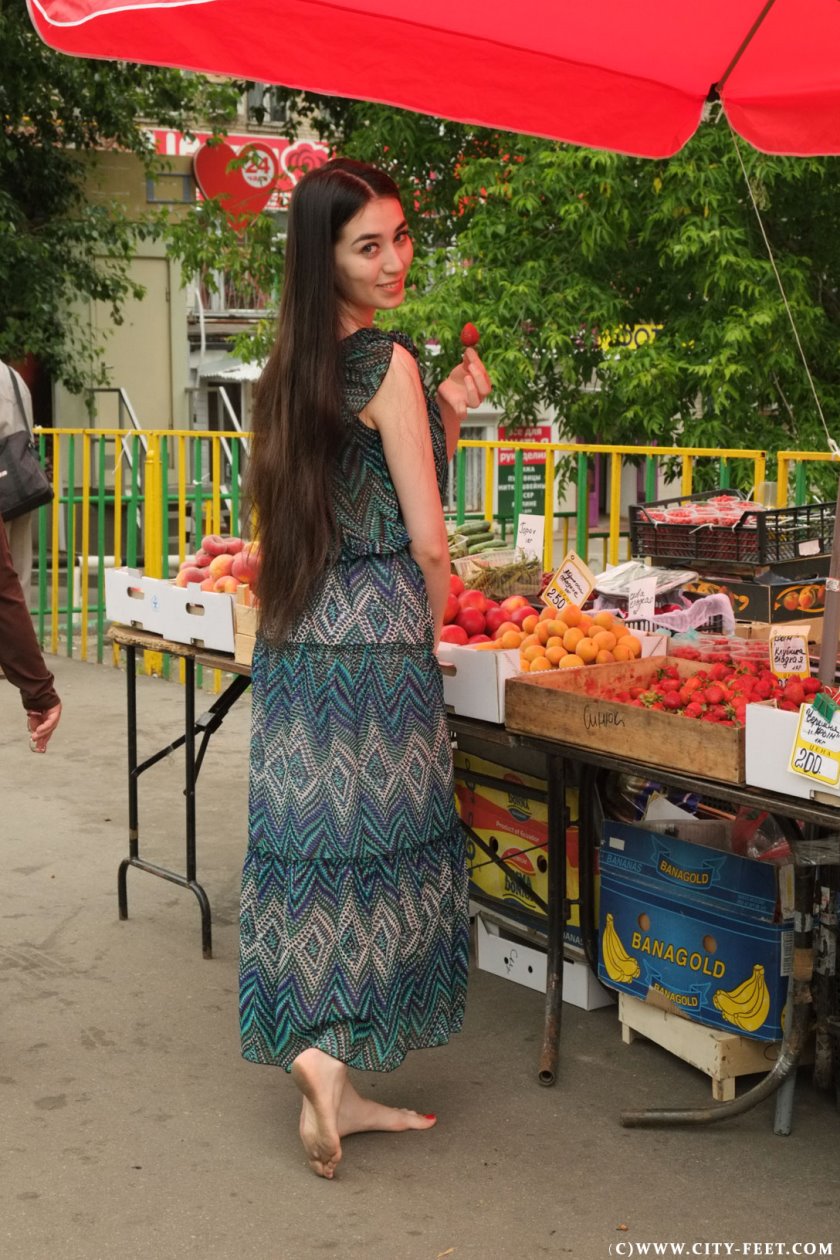 Cover 3 Barefoot brunette in a long skirt. Part 1. - Full HD/MP4