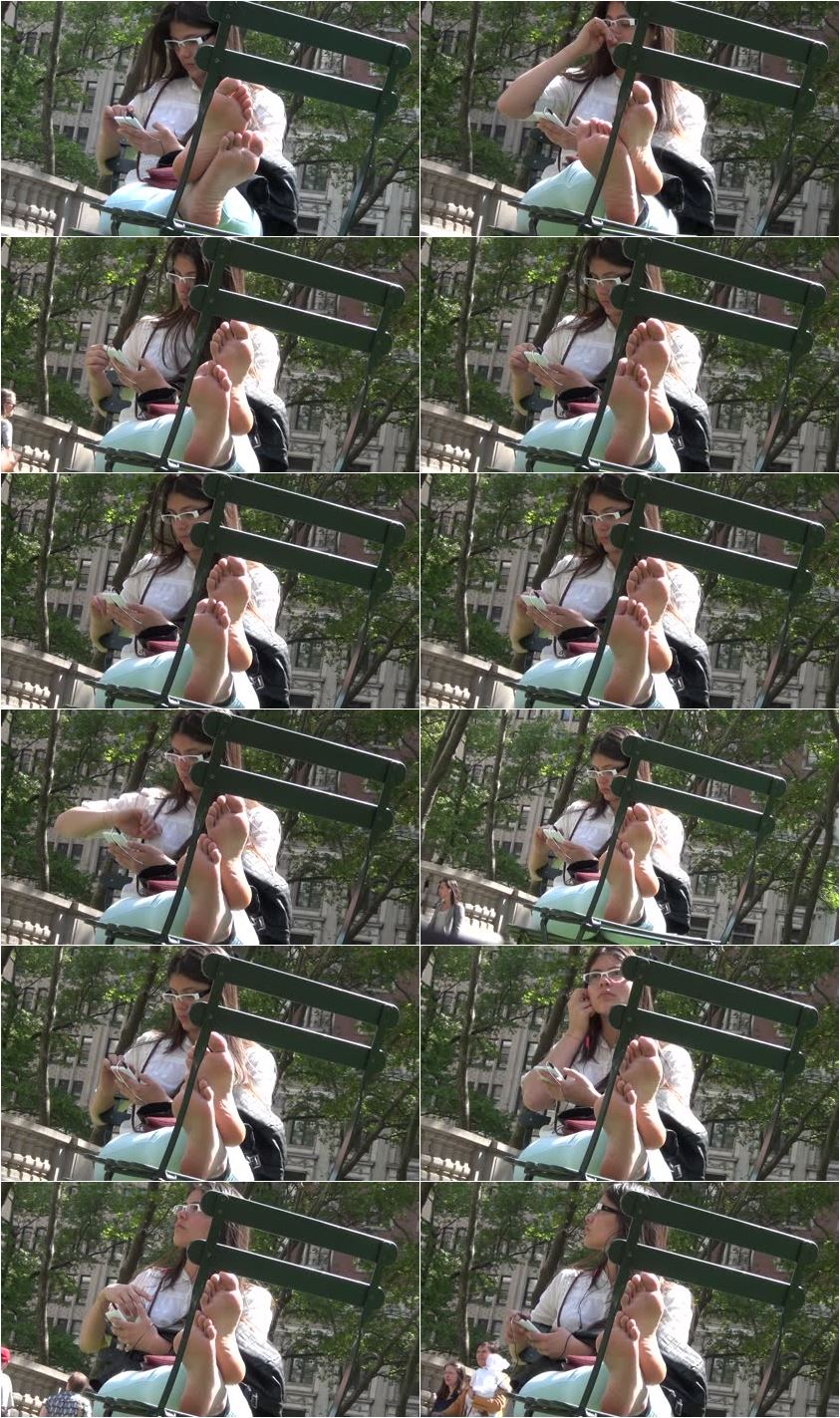 Screenlist Pretty girl, nerdy glasses - Full HD/WMV