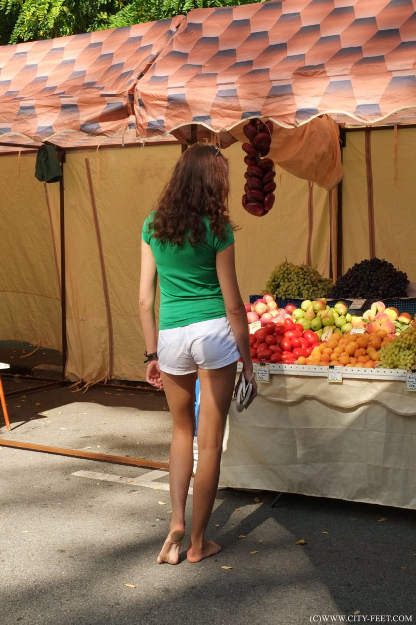 Cover 4 Slender girl in shorts. Part 1 - Full HD/MP4