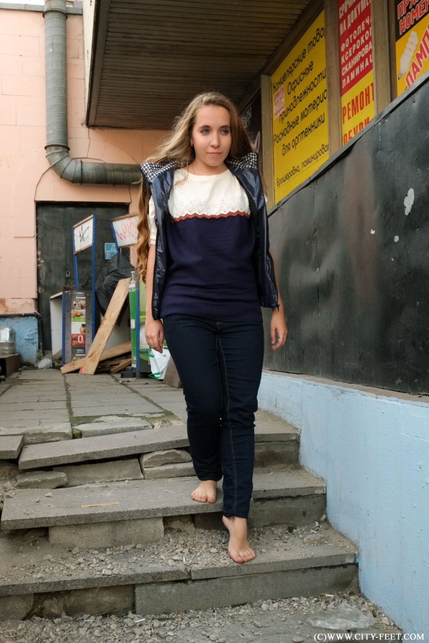 Cover 4 A barefoot girl with her shod friend. Part 3 - Full HD/MP4